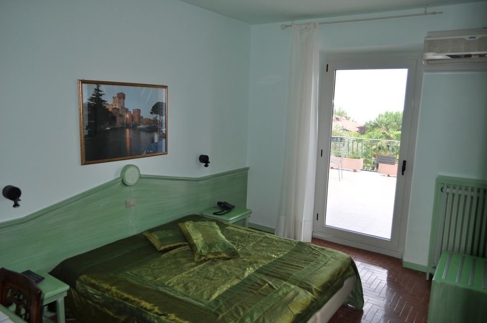 Hotel Oceano Peschiera del Garda Buitenkant foto