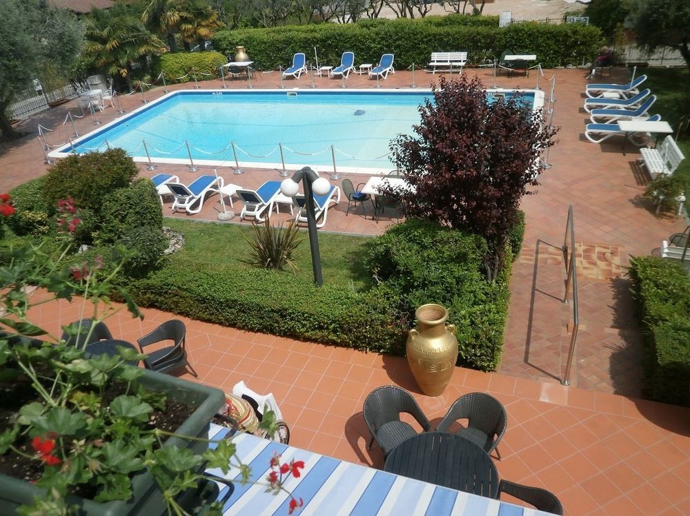 Hotel Oceano Peschiera del Garda Buitenkant foto