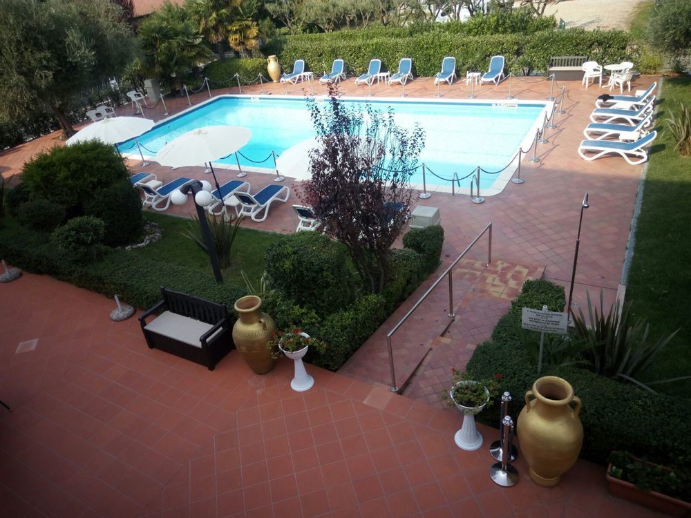 Hotel Oceano Peschiera del Garda Buitenkant foto