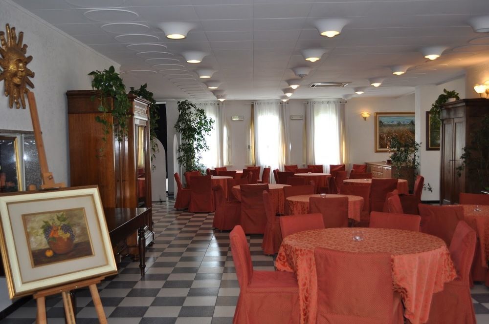 Hotel Oceano Peschiera del Garda Buitenkant foto
