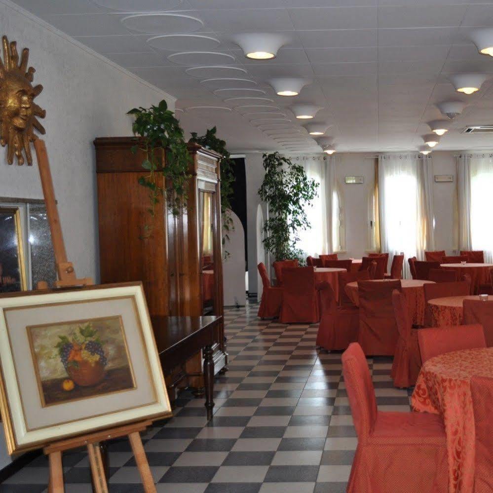 Hotel Oceano Peschiera del Garda Buitenkant foto