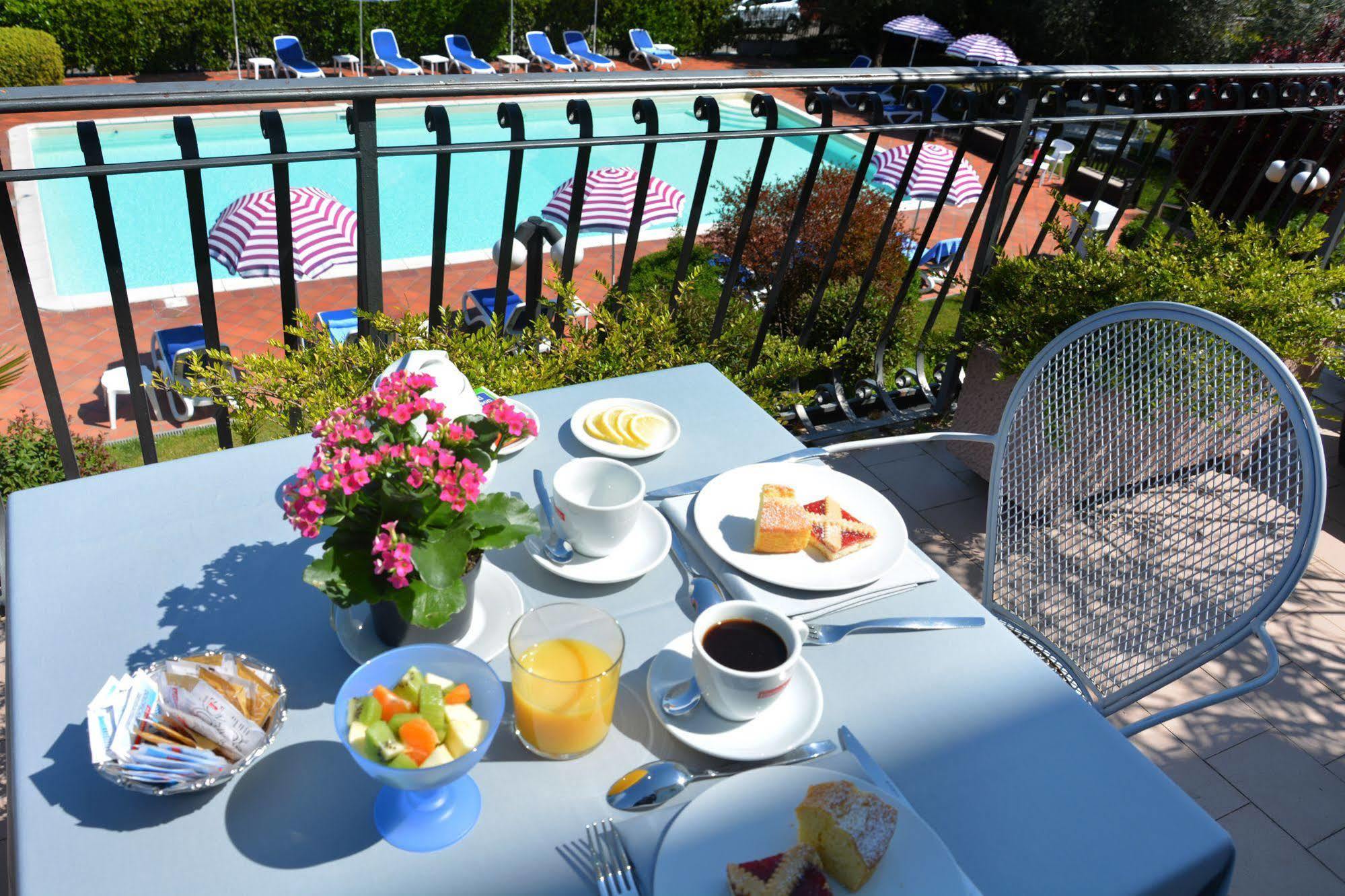 Hotel Oceano Peschiera del Garda Buitenkant foto