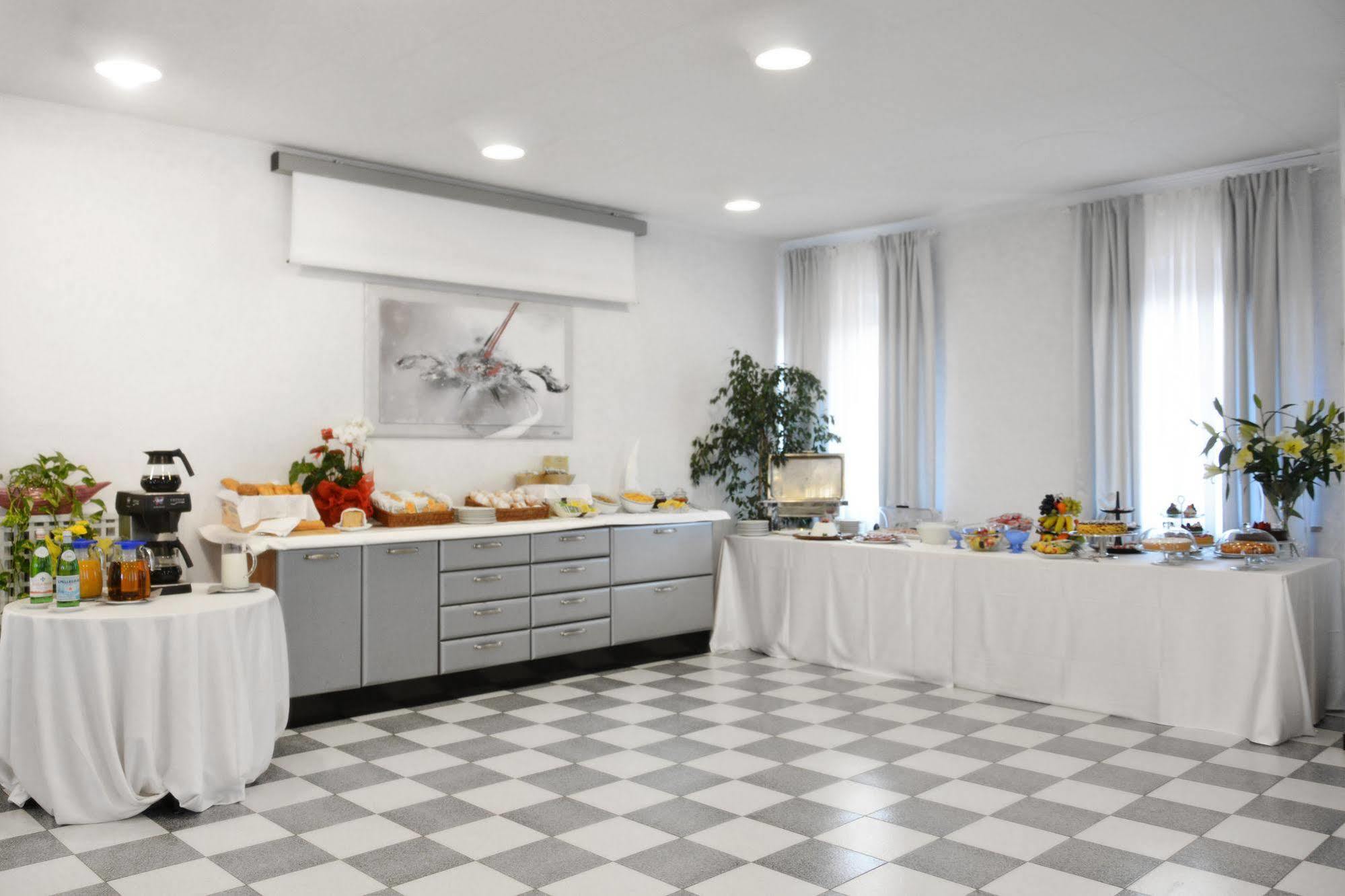 Hotel Oceano Peschiera del Garda Buitenkant foto